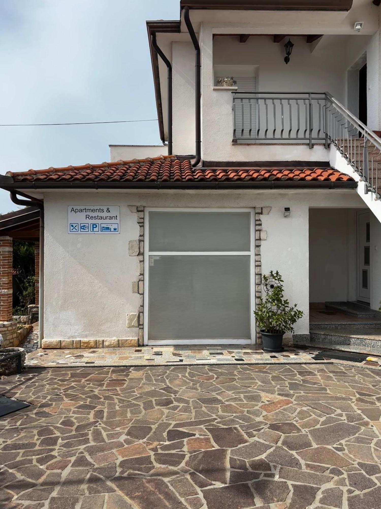 Apartmani Rozi อูมัค ภายนอก รูปภาพ