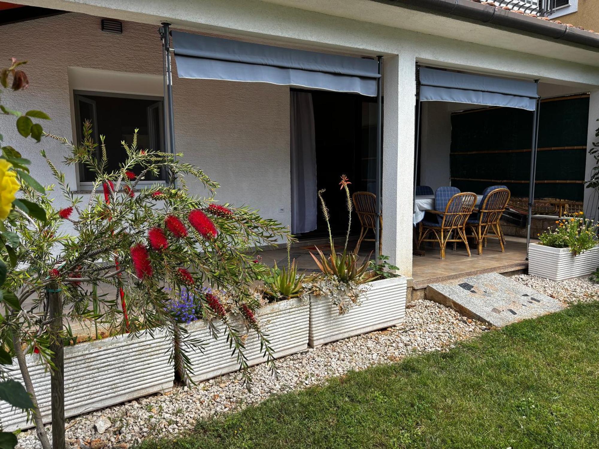 Apartmani Rozi อูมัค ภายนอก รูปภาพ